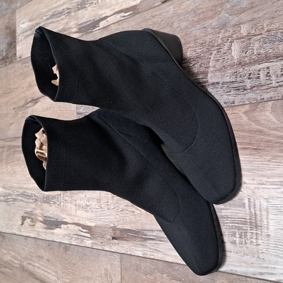 ASOS DESIGN  Heeled Chelsea Boot In Ribbed Black Knit Size 8 - Picture 8 of 10